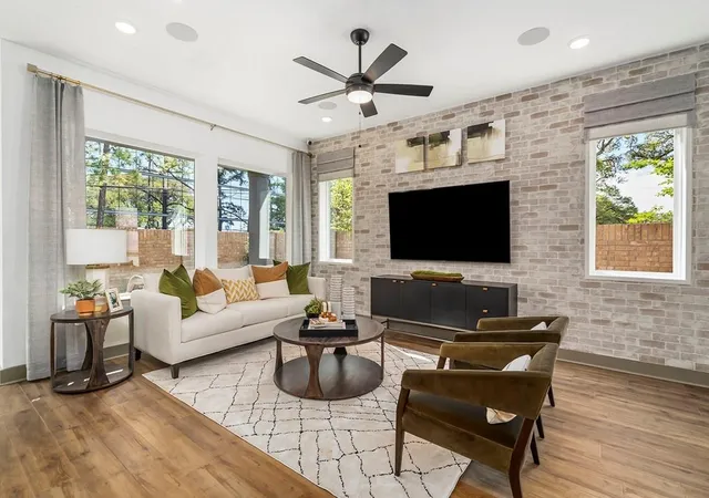 Photo 2 of Single family home for sale at 405 Kinley Oaks Dr, Houston, TX 77079 | MLS# 67574993 | Listing updated on 2026-09-17