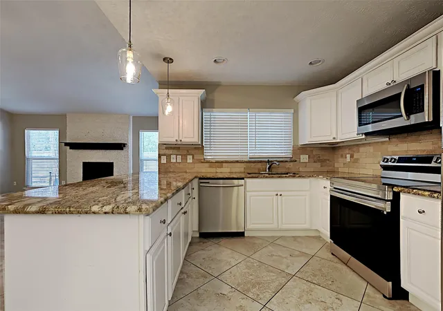 Photo 4 of Sale Pending at 41 Kittiwake Ct, Spring, TX 77380 | MLS# 16372778 | Listing updated on 2026-09-01