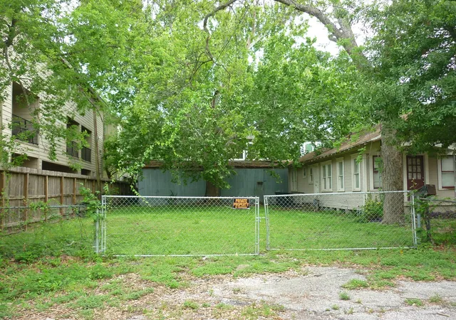 Photo 4 of Land for sale at 5227 Kiam St, Houston, TX 77007 | MLS# 11381169 | Listing updated on 2026-06-10