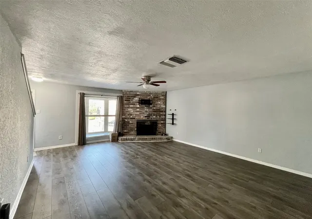 3rd image of 2119Th Pl Rebecca Ln, Houston, TX 77090