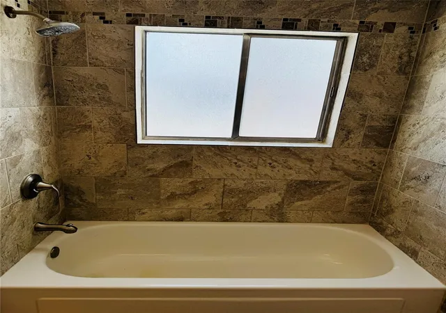 2nd image of 2121 Fountain Vw Dr, Houston, TX 77057