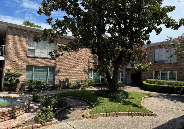 1st image of 2121 Fountain View Dr #92E, Houston, TX 77057 | MLS# 66400190