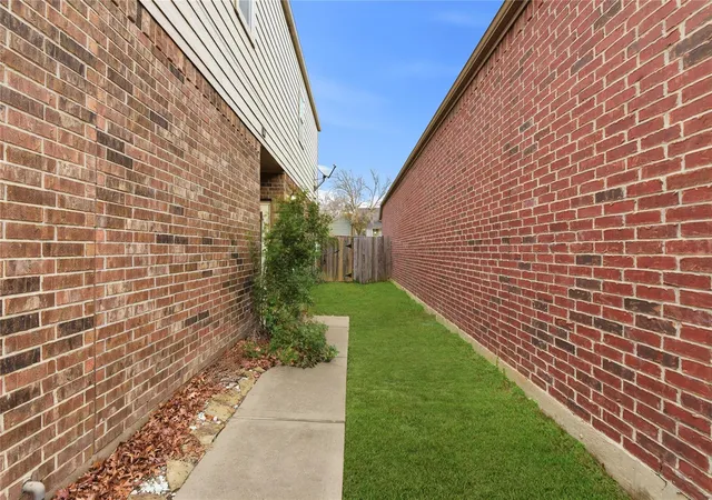Photo 3 of Single family home for sale at 17142 Amarose Dr, Houston, TX 77090 | MLS# 72720152 | Listing updated on 2026-09-09