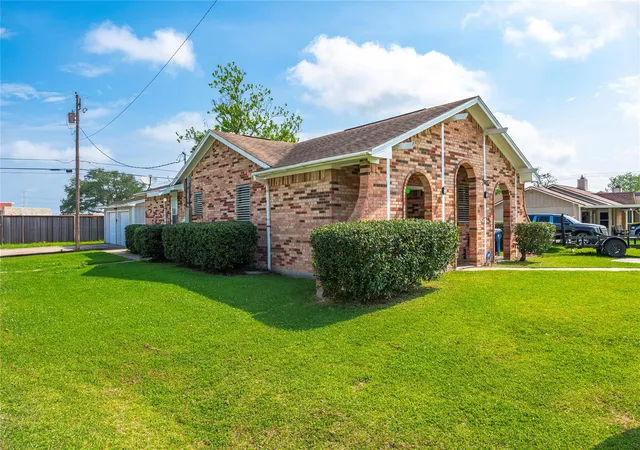 Homes for sale in Texas City, TX | 6918 Woodrow St, Texas City, TX 77591 | MLS# 21087450
