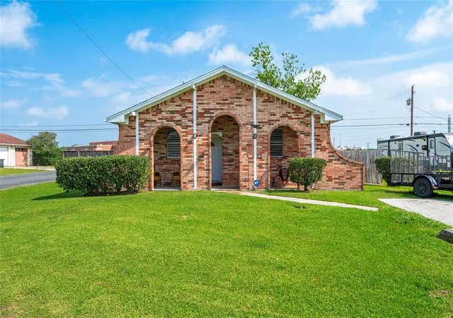 Homes for sale in Texas City, TX | 6918 Woodrow St, Texas City, TX 77591 | MLS# 21087450