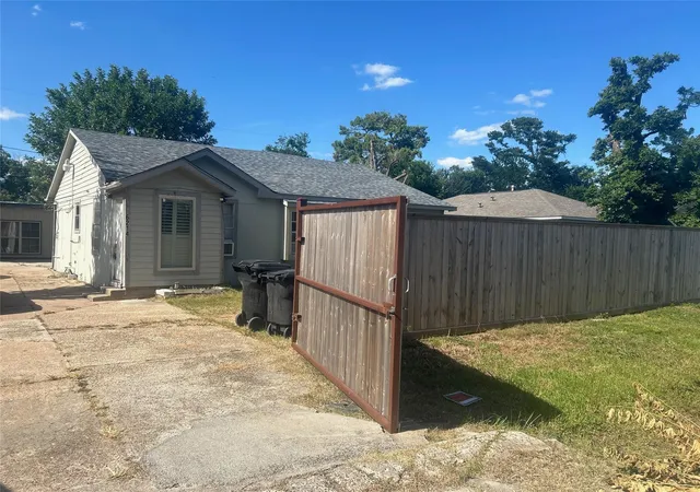Photo 1 of Single family home for sale at 6214 Jim St, Houston, TX 77092 | MLS# 75066660 | Listing updated on 2026-09-02