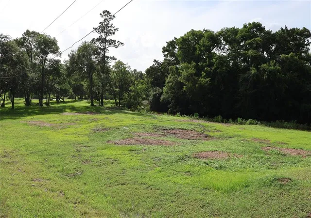 3rd image of 9 Bayou Bend Dr Dr, Baytown, TX 77523 | MLS# 22042810