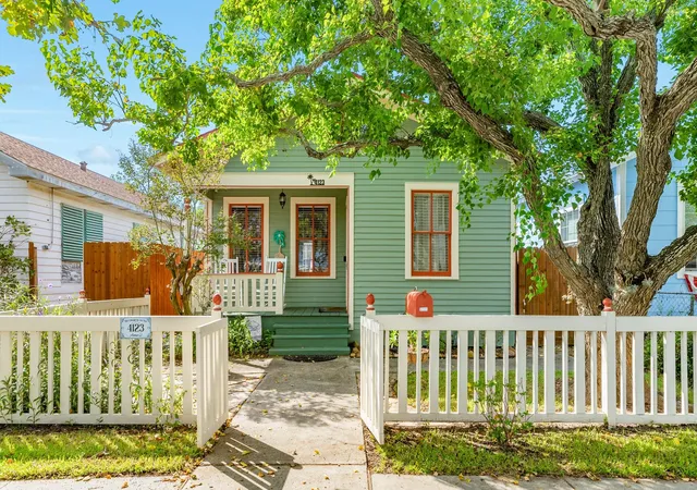 Photo 2 of Single family home for sale at 4123 Ave Q, Galveston, TX 77550 | MLS# 32413842 | Listing updated on 2026-10-05