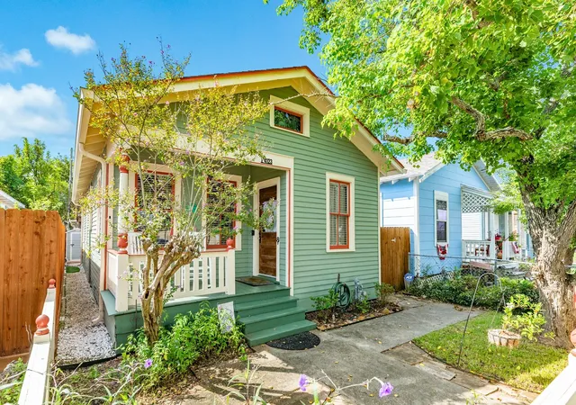 Photo 3 of Single family home for sale at 4123 Ave Q, Galveston, TX 77550 | MLS# 32413842 | Listing updated on 2026-10-05