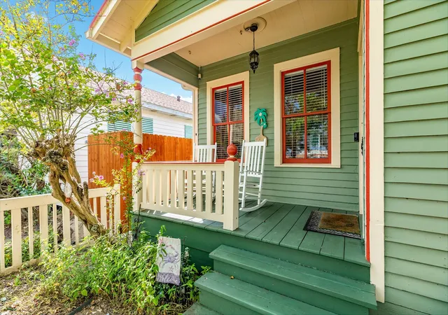 Photo 4 of Single family home for sale at 4123 Ave Q, Galveston, TX 77550 | MLS# 32413842 | Listing updated on 2026-10-05