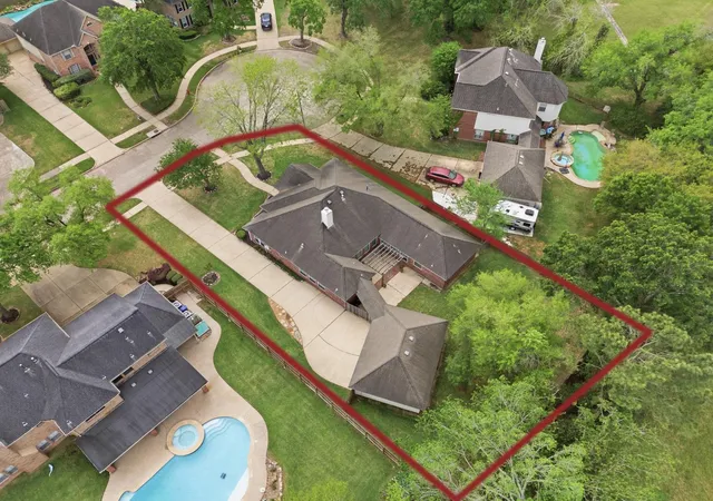 Photo 1 of Single family home for sale at 304 Melodywood Dr, Friendswood, TX 77546 | MLS# 31433780 | Listing updated on 2026-09-02