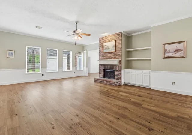 Photo 4 of Single family home for sale at 304 Melodywood Dr, Friendswood, TX 77546 | MLS# 31433780 | Listing updated on 2026-09-02