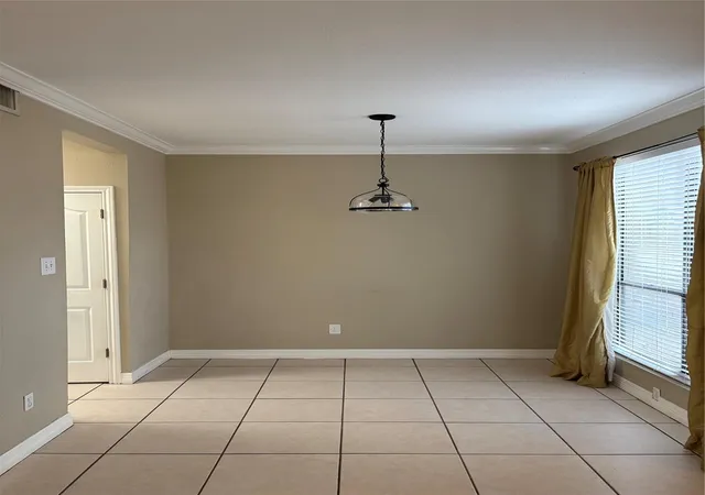 Photo 2 of Condo for sale at 1881 Bering Dr #31, Houston, TX 77057 | MLS# 3327502 | Listing updated on 2026-07-12