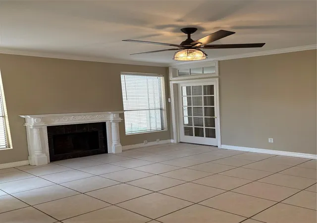 Listing Photo 5 - Condo for sale in building located at 1881 Bering Dr, Houston, TX 77057 - Unit #31
