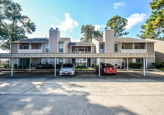 Condo for sale at 14911 Wunderlich Dr #106, Houston, TX 77069 | MLS# 49343807