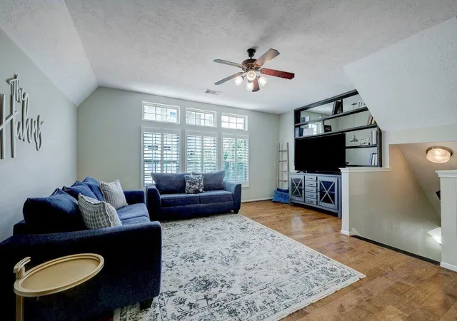 3rd image of 3323 Masters Point Dr, Houston, TX 77091 | MLS# 12052615