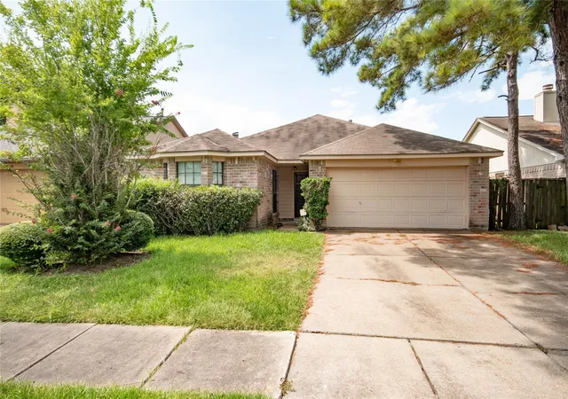 Photo 1 of Sale Pending at 2006 Sandy Knoll Dr, Missouri City, TX 77489 | MLS# 10210874 | Listing updated on 2026-10-09