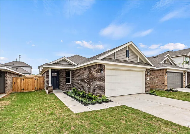 Homes for sale in Dickinson, TX | 4402 W Bayou Maison Cir, Dickinson, TX 77539 | MLS# 28628479