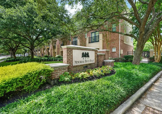 4th image of 12707 Boheme Dr, Houston, TX 77024