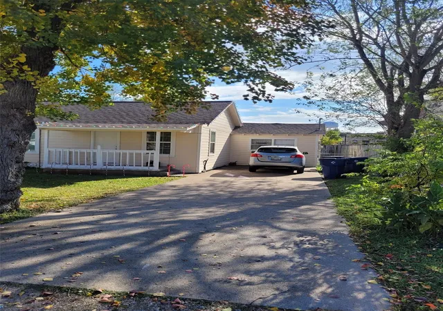 Photo 3 of Single family home for sale at 2415 4th Avenue N, Texas City, TX 77590 | MLS# 73519681 | Listing updated on 2026-09-16