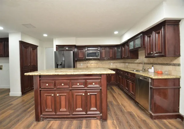 Homes for sale in Houston, TX | 5519 Irish Hill Dr, Houston, TX 77053 | MLS# 43874148