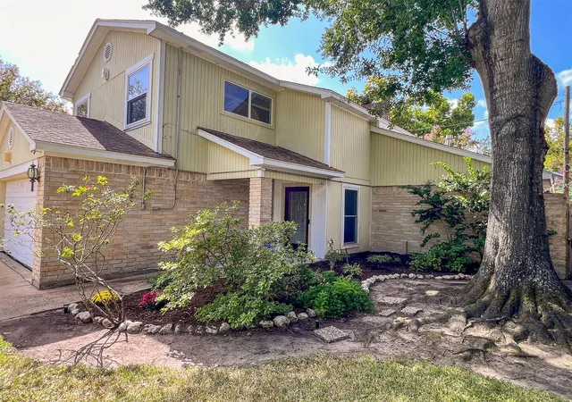 3rd image of 9807 Oak Point Dr, Houston, TX 77055 | MLS# 51996735