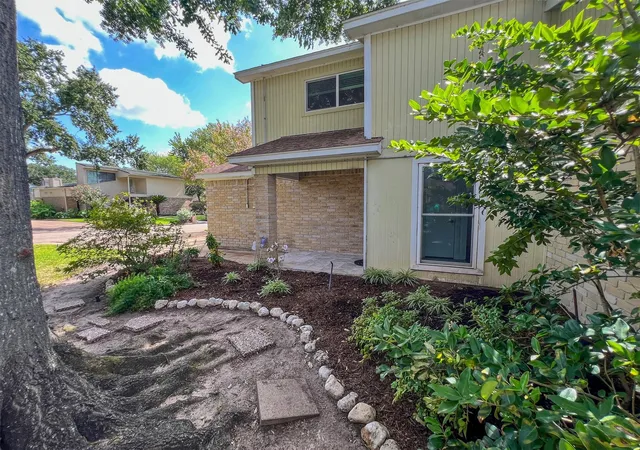 4th image of 9807 Oak Point Dr, Houston, TX 77055 | MLS# 51996735