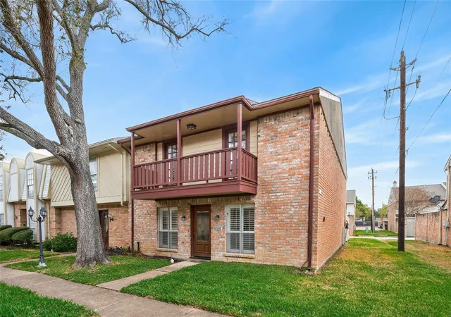 Photo 3 of Townhouse for sale at 14724 Perthshire Rd #F, Houston, TX 77079 | MLS# 67056764 | Listing updated on 2026-08-26