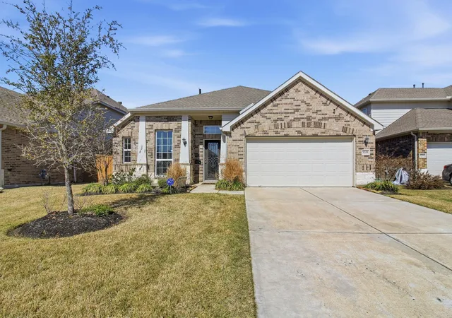 Photo 2 of Single family home for sale at 1705 Diamond Mountain Dr, Rosharon, TX 77583 | MLS# 33061342 | Listing updated on 2026-08-30