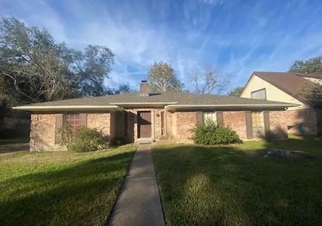Photo 3 of Single family home for sale at 4306 Saratoga Dr, Houston, TX 77088 | MLS# 8085102 | Listing updated on 2026-09-10