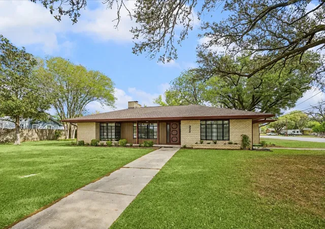 Single family home for sale at 322 E O'bryant St, Bellville, TX 77418 | MLS# 17456528
