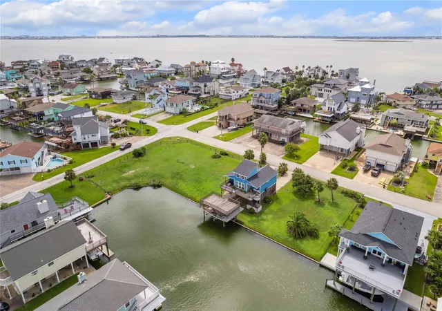 3rd image of 1310 & 1314 Maui Dr, Galveston, TX 77554 | MLS# 91128815