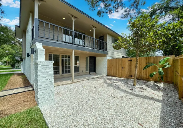 Photo 3 of Single family home for sale at 16422 Brambling Dr, Houston, TX 77059 | MLS# 96560679 | Listing updated on 2026-08-20