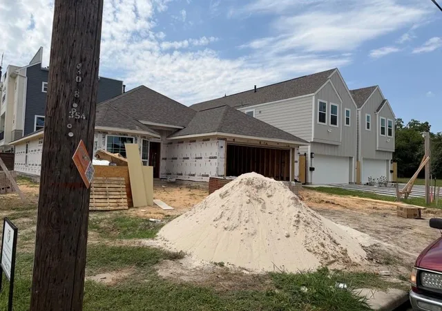 Photo 3 of Single family home for sale at 3038 Bremond St, Houston, TX 77004 | MLS# 33446987 | Listing updated on 2026-08-27