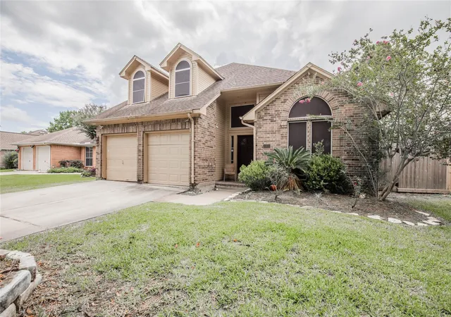 Photo 2 of Single family home for sale at 1606 Diamond Brk Dr, Houston, TX 77062 | MLS# 84947662 | Listing updated on 2026-09-14