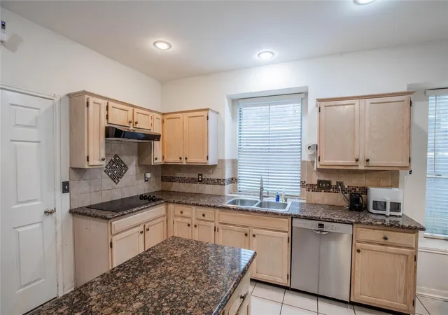 Photo 3 of Single family home for sale at 1606 Diamond Brk Dr, Houston, TX 77062 | MLS# 84947662 | Listing updated on 2026-09-14