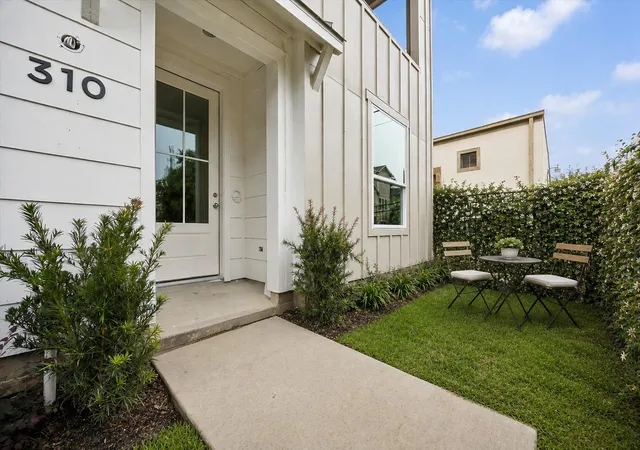 2nd image of 310 Fowler St, Houston, TX 77007 | MLS# 29519174