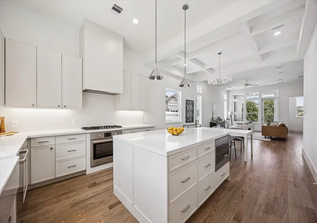Photo 3 of Single family home for sale at 310 Fowler St, Houston, TX 77007 | MLS# 29519174 | Listing updated on 2026-08-29