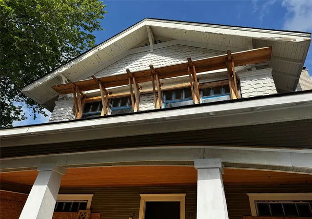 Photo 3 of Single family home for sale at 2602 Whitney St, Houston, TX 77006 | MLS# 62642102 | Listing updated on 2026-09-01