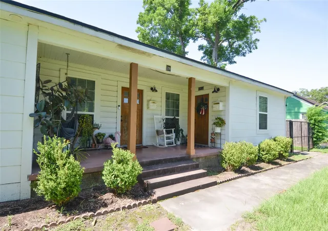 3rd image of 219 W 30Th St, Houston, TX 77018 | MLS# 66052074