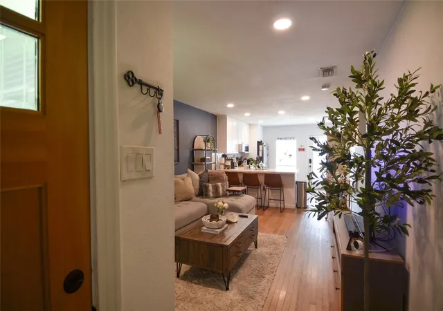 4th image of 219 W 30Th St, Houston, TX 77018 | MLS# 66052074