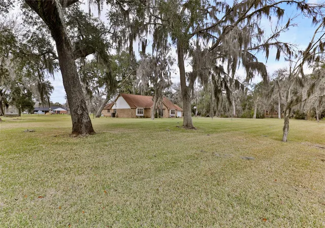 3rd image of 211 Bayou Rd, Lake Jackson, TX 77566 | MLS# 45845569