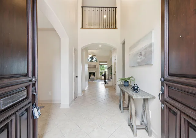 Photo 3 of Sale Pending at 11211 Greenwillow St, Houston, TX 77035 | MLS# 8667740 | Listing updated on 2026-09-03