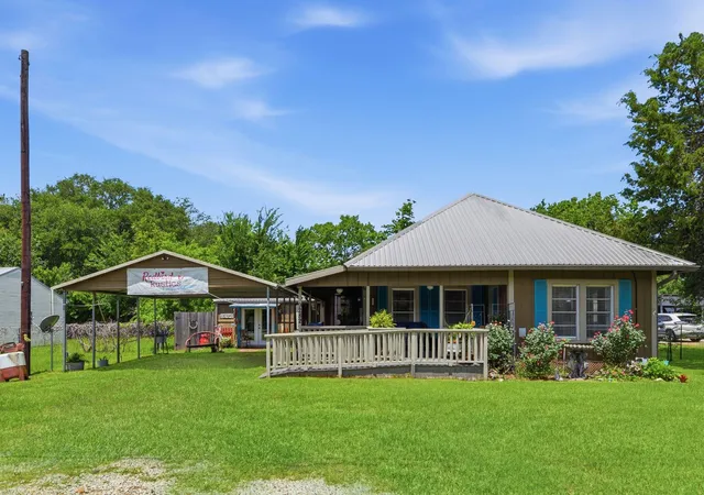 Homes for sale in New Waverly, TX | 9282 State Hwy 75 S, New Waverly, TX 77358 | MLS# 21120207