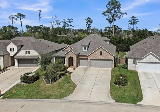 Photo 3 of Single family home for sale at 334 Torrey Bloom Loop, Conroe, TX 77304 | MLS# 27537293 | Listing updated on 2026-09-09