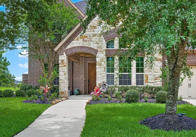 Photo 2 of Single family home for sale at 5703 Fulshear Plantation Dr, Fulshear, TX 77441 | MLS# 31742986 | Listing updated on 2026-08-30