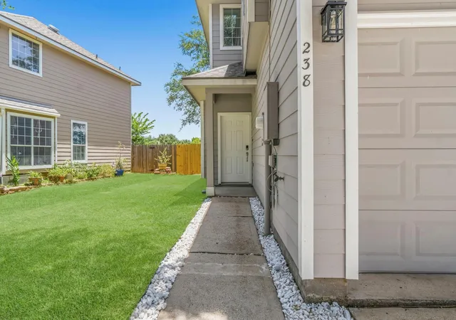 Photo 3 of Townhouse for sale at 238 Drake Run Ln, Dickinson, TX 77539 | MLS# 22303398 | Listing updated on 2026-09-19