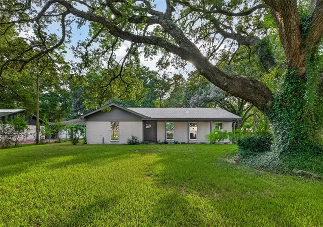 Photo 2 of Single family home for sale at 9 N Amburn Rd, Texas City, TX 77591 | MLS# 5446141 | Listing updated on 2026-08-11
