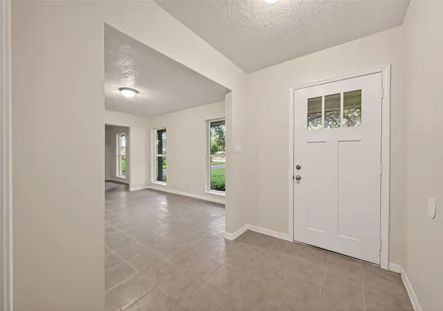 Photo 4 of Single family home for sale at 9 N Amburn Rd, Texas City, TX 77591 | MLS# 5446141 | Listing updated on 2026-08-11