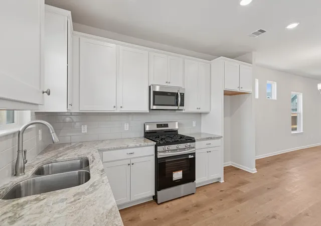 5th image of 636 Blackberry Ln, La Marque, TX 77568 | MLS# 38683045